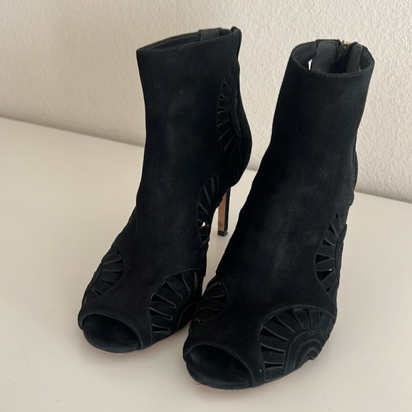 TORY BURCH Leyla Cut Out Geometric Bootie Royal Black Suede Stiletto Heels 7. - Picture 4 of 7